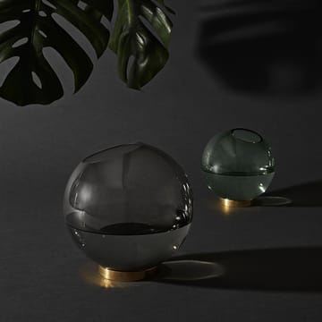 Globe vase medium - grøn-messing - AYTM