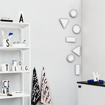 Design Letters snack tallerken melamin - triangulær - Design Letters